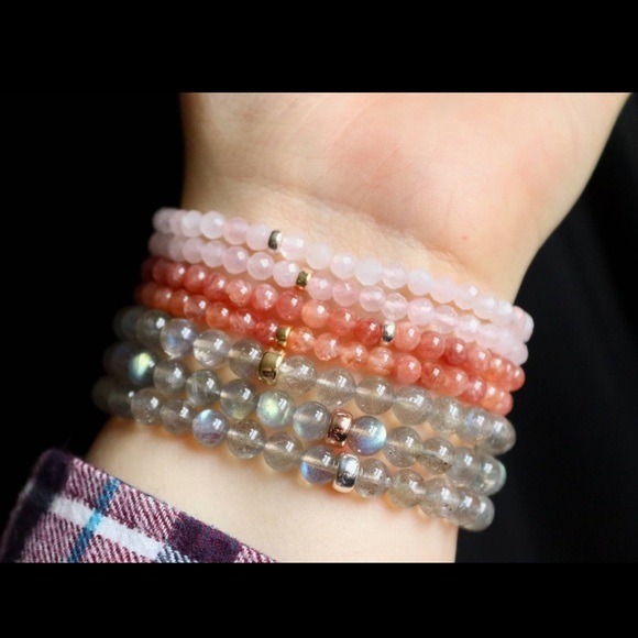 Labradorite Bracelet Stretch sterling silver or 14k gold - Picture 2 of 4